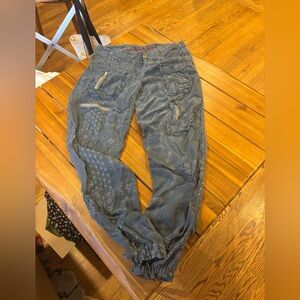 Johnny Was Bluish Grey Embroidered Pants Women's Size 6